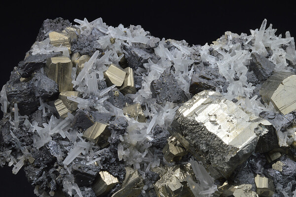 Pyrite, Quartz, Sphalerite, Chlorite - floater
