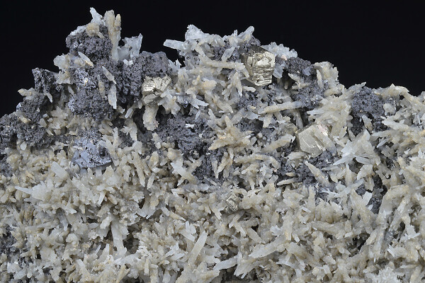 Pyrite, Quartz, Sphalerite, Chlorite - floater