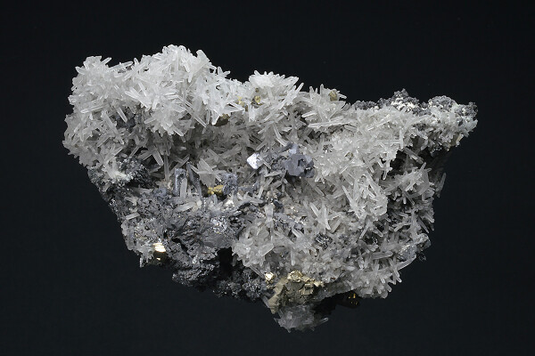 Quartz, Sphalerite, skeletal Galena, Pyrite, Chalcopyrite