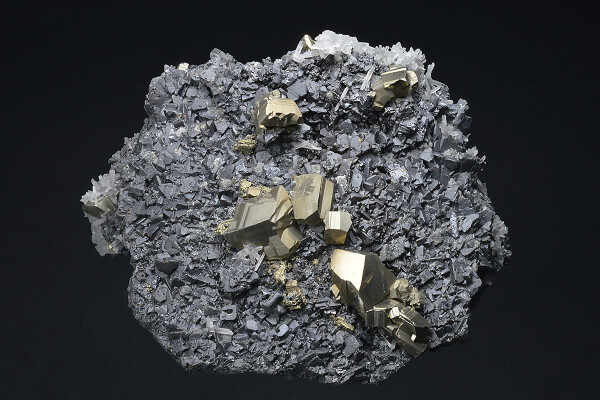 Quartz, Sphalerite, skeletal Galena, Pyrite, Chalcopyrite