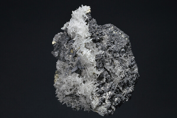 Quartz, Sphalerite, skeletal Galena, Pyrite, Chalcopyrite