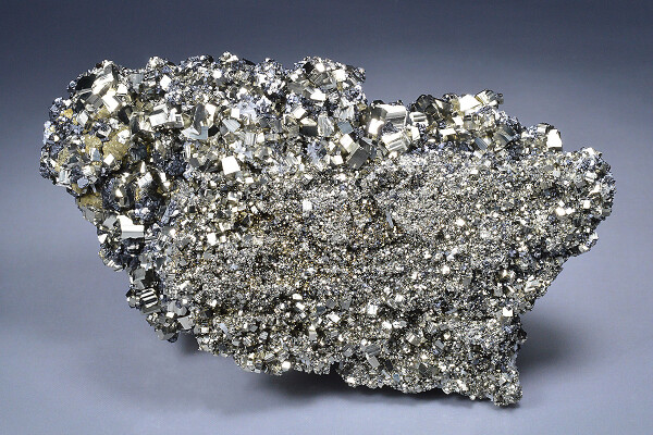 Pyrite, Chalcopyrite, Quartz, Sphalerite - floater