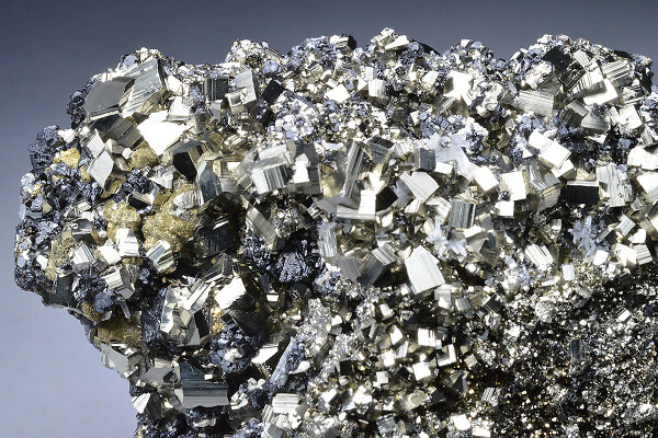 Pyrite, Chalcopyrite, Quartz, Sphalerite - floater