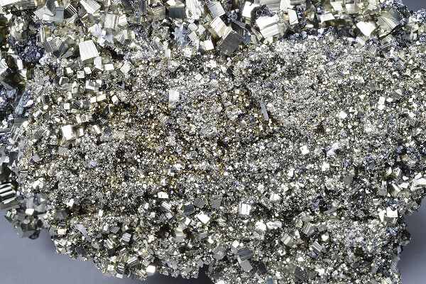 Pyrite, Chalcopyrite, Quartz, Sphalerite - floater