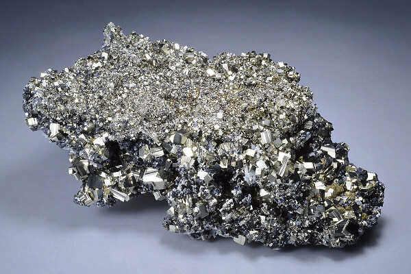 Pyrite, Chalcopyrite, Quartz, Sphalerite - floater