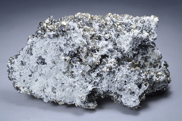 Pyrite, Chalcopyrite, Quartz, Sphalerite - floater