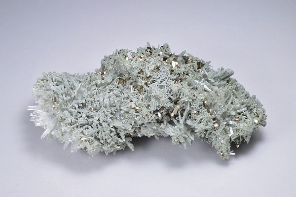 Pyrite, Quartz, Chlorite - floater