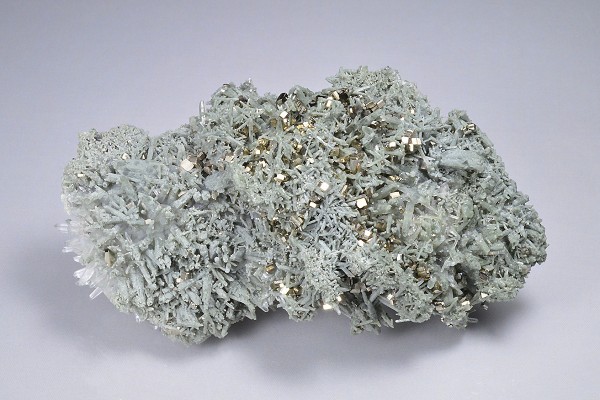 Pyrite, Quartz, Chlorite - floater