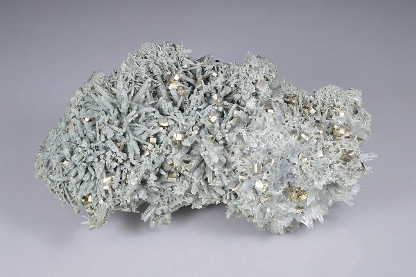 Pyrite, Quartz, Chlorite - floater
