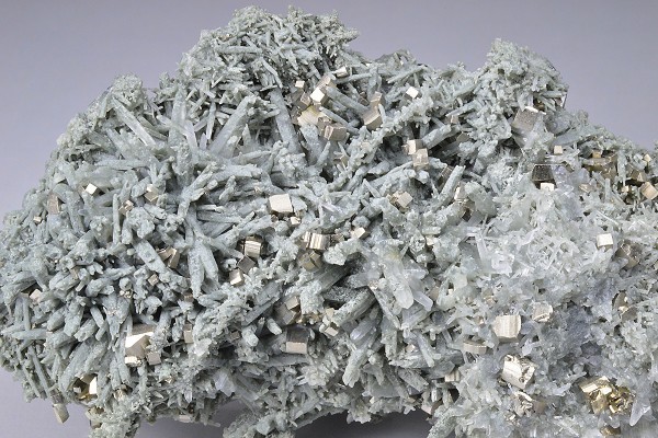 Pyrite, Quartz, Chlorite - floater