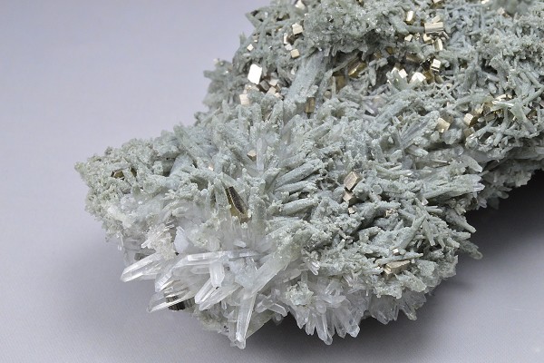 Pyrite, Quartz, Chlorite - floater