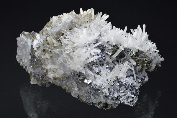 Quartz, Galena, Calcite, Pyrite, Siderite