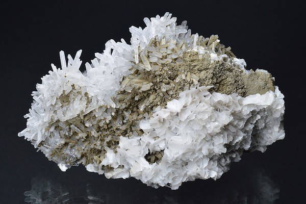 Quartz, Galena, Calcite, Pyrite, Siderite