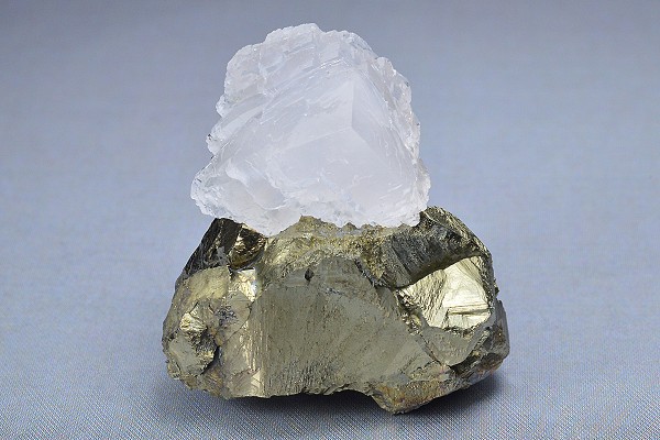 Calcite on Chalcopyrite