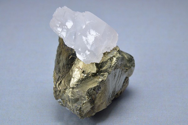 Calcite on Chalcopyrite