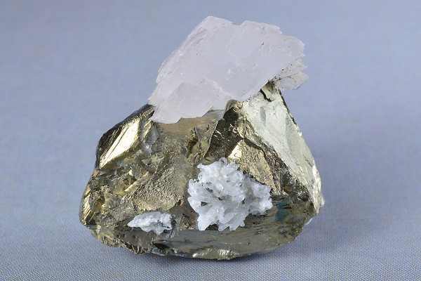 Calcite on Chalcopyrite