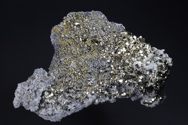 Pyrite, Chalcopyrite, Quartz, Sphalerite - floater