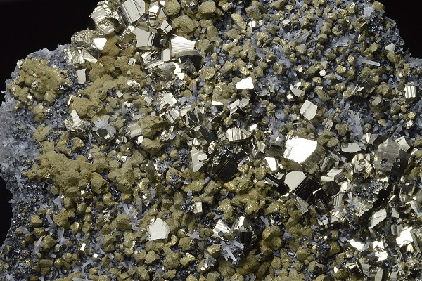 Pyrite, Chalcopyrite, Quartz, Sphalerite - floater