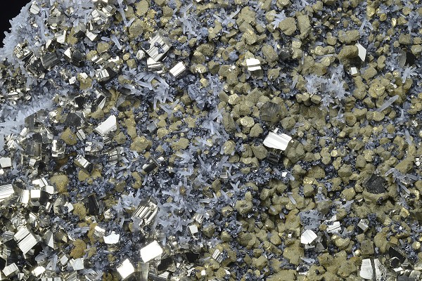 Pyrite, Chalcopyrite, Quartz, Sphalerite - floater