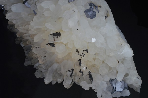 Quartz, Galena, Siderite, Chalcopyrite, Sphalerite