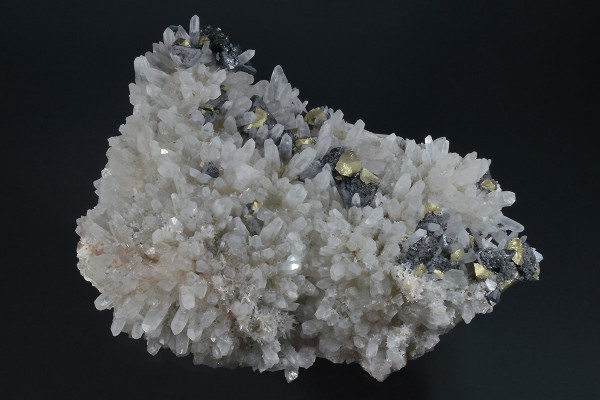two generations Quartz, Chalcopyrite, Sphalerite