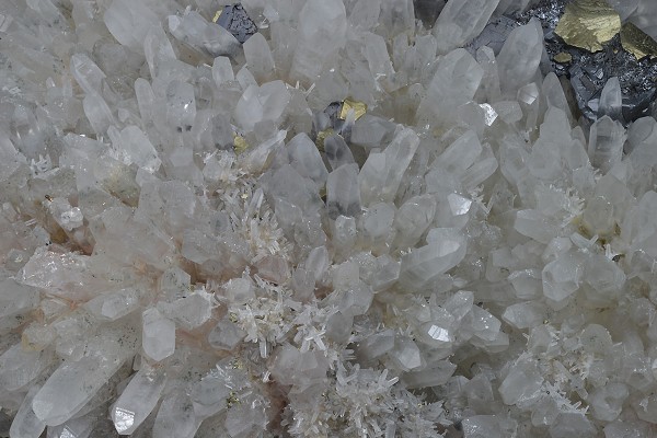 two generations Quartz, Chalcopyrite, Sphalerite