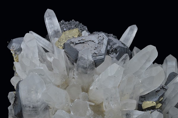 two generations Quartz, Chalcopyrite, Sphalerite
