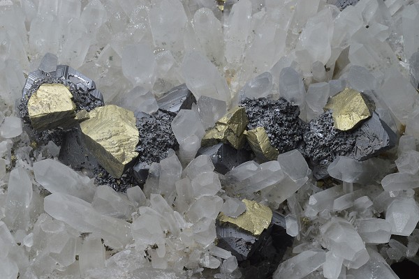 two generations Quartz, Chalcopyrite, Sphalerite