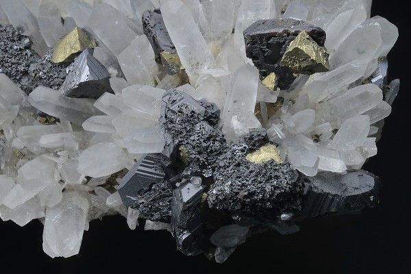 two generations Quartz, Chalcopyrite, Sphalerite