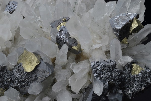 two generations Quartz, Chalcopyrite, Sphalerite
