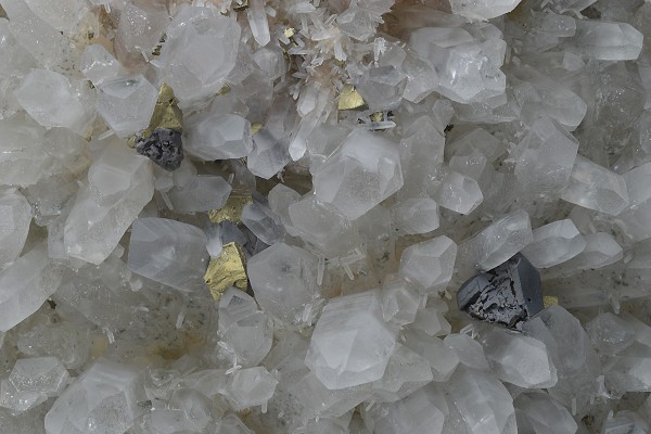 two generations Quartz, Chalcopyrite, Sphalerite