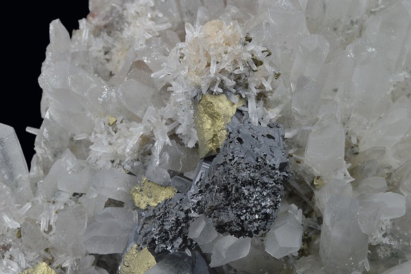 two generations Quartz, Chalcopyrite, Sphalerite