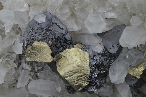 two generations Quartz, Chalcopyrite, Sphalerite