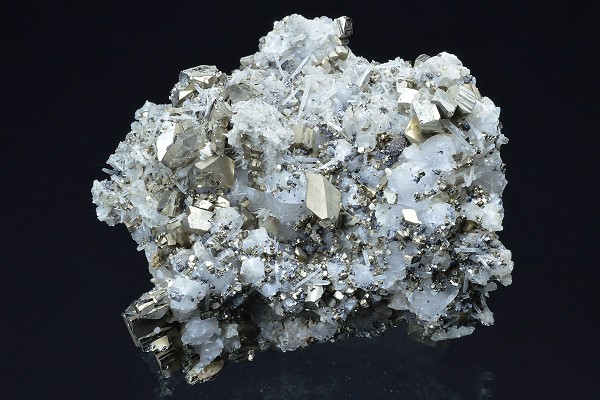 Pyrite, Calcite, Quartz, Sphalerite - floater