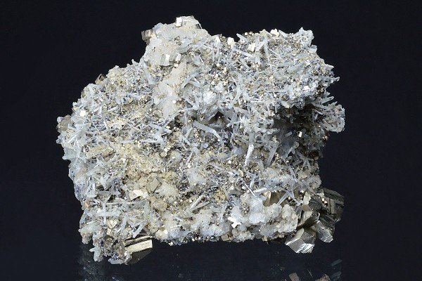 Pyrite, Calcite, Quartz, Sphalerite - floater