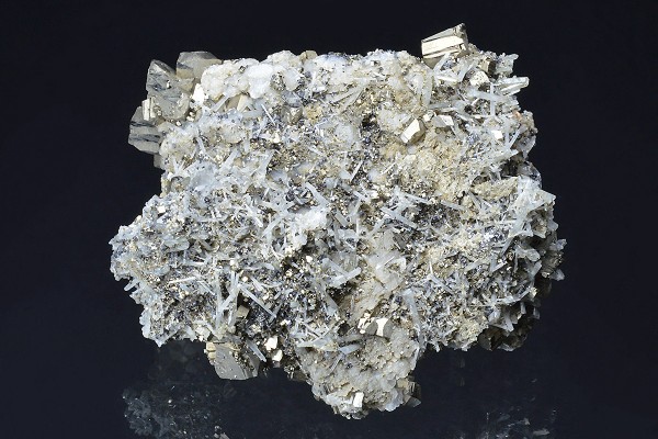 Pyrite, Calcite, Quartz, Sphalerite - floater