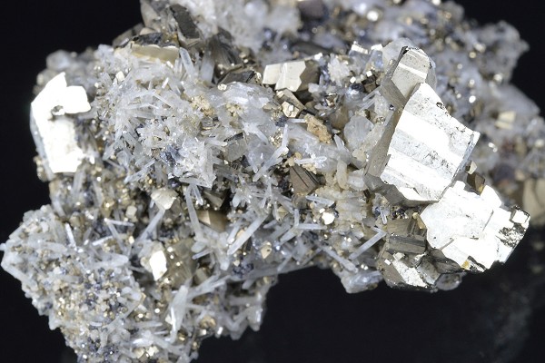 Pyrite, Calcite, Quartz, Sphalerite - floater