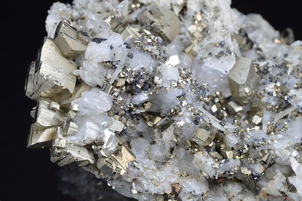 Pyrite, Calcite, Quartz, Sphalerite - floater