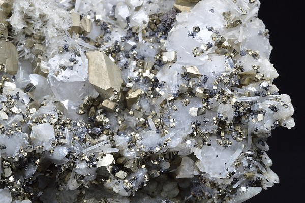 Pyrite, Calcite, Quartz, Sphalerite - floater