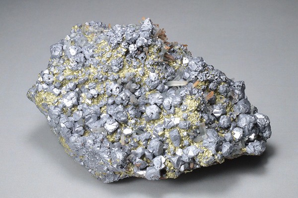 Galena and Quartz on Chalcopyrite
